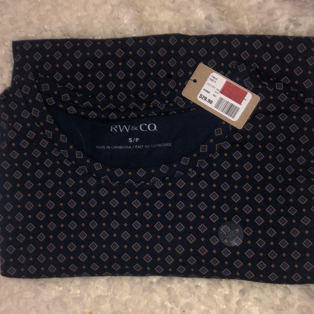 Mens size small pattern t-shirt